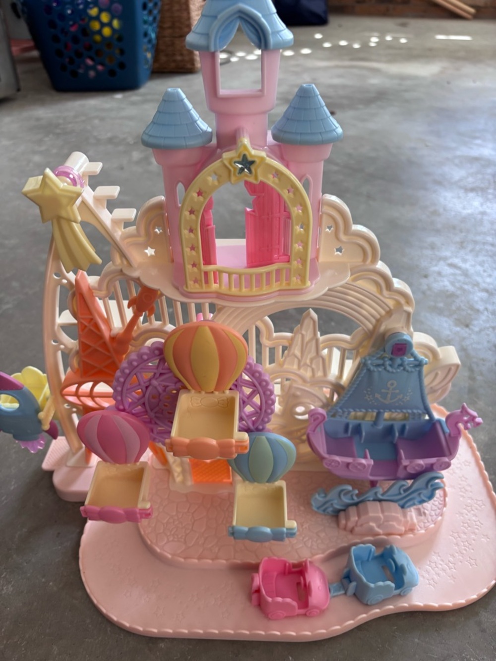 Calico Calico Critters Baby Amusement Park, Dollhouse Playset - Picture 2 of 2